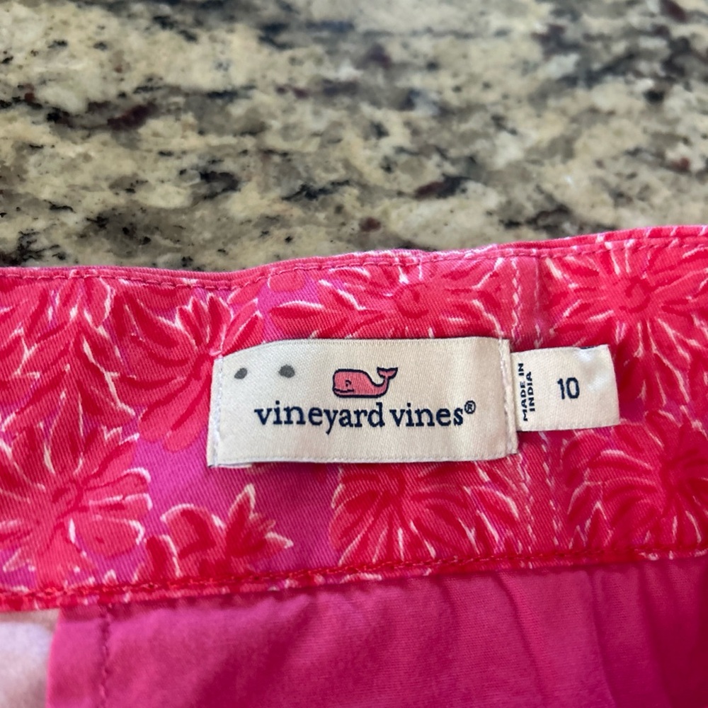 Vineyard Vines Women's Size 10 Pink Floral Printed Everyday Shorts - Picture 4 of 6